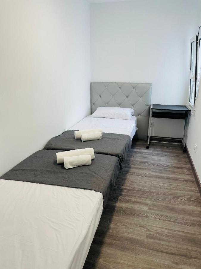 Barca 5 New Beach Apartment サン・アドリア・デ・ベソス エクステリア 写真