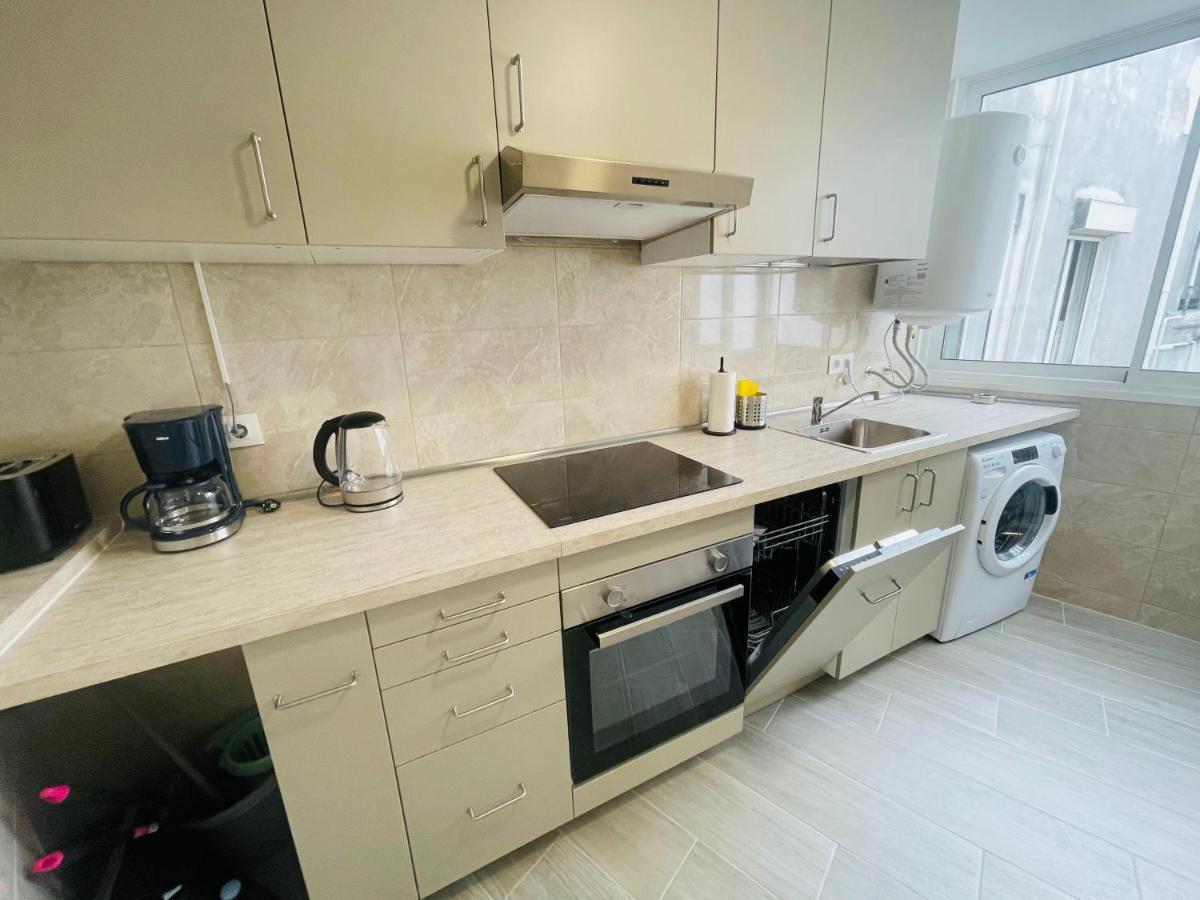 Barca 5 New Beach Apartment サン・アドリア・デ・ベソス エクステリア 写真