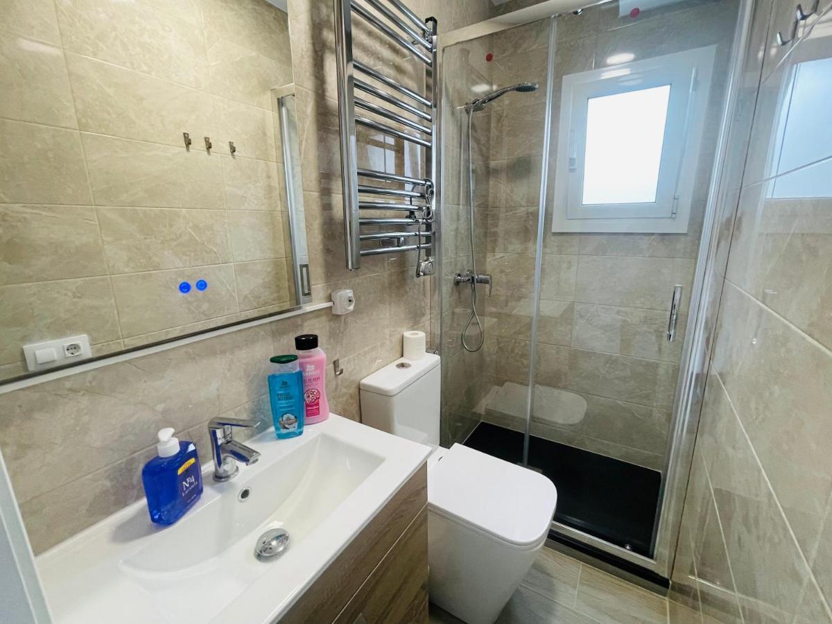 Barca 5 New Beach Apartment サン・アドリア・デ・ベソス エクステリア 写真
