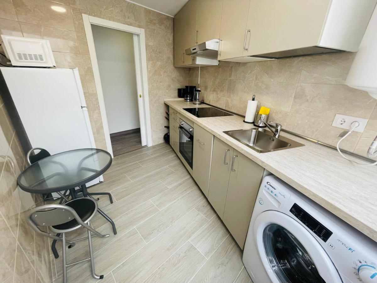 Barca 5 New Beach Apartment サン・アドリア・デ・ベソス エクステリア 写真